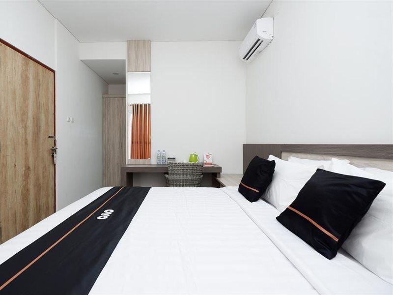 Hotel Oyo 2298 Jebres House Syariah Solo Zewnętrze zdjęcie
