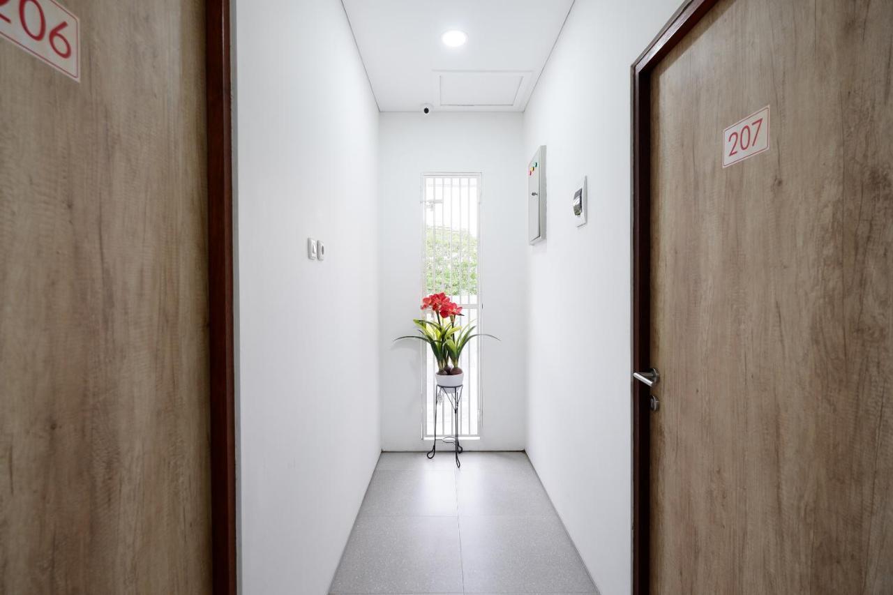 Hotel Oyo 2298 Jebres House Syariah Solo Zewnętrze zdjęcie