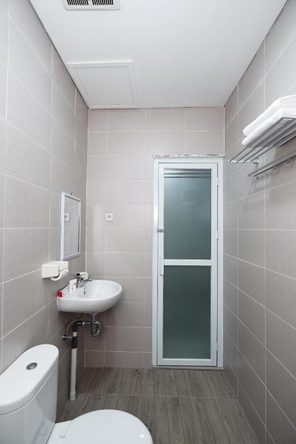 Hotel Oyo 2298 Jebres House Syariah Solo Zewnętrze zdjęcie