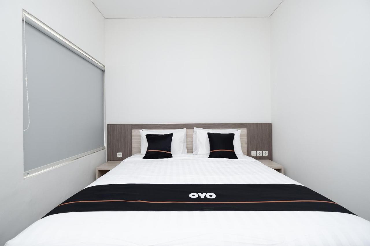 Hotel Oyo 2298 Jebres House Syariah Solo Zewnętrze zdjęcie
