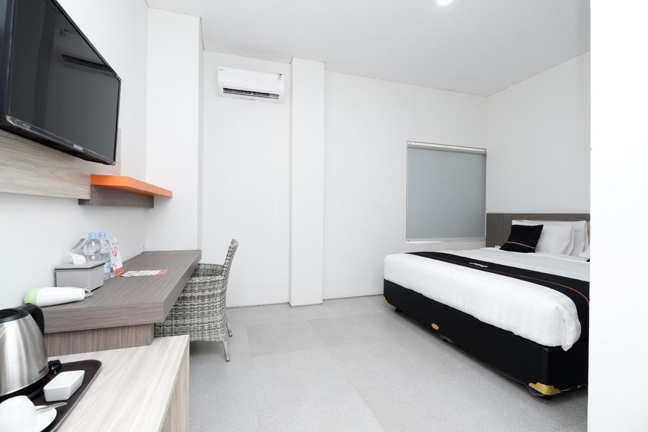 Hotel Oyo 2298 Jebres House Syariah Solo Zewnętrze zdjęcie