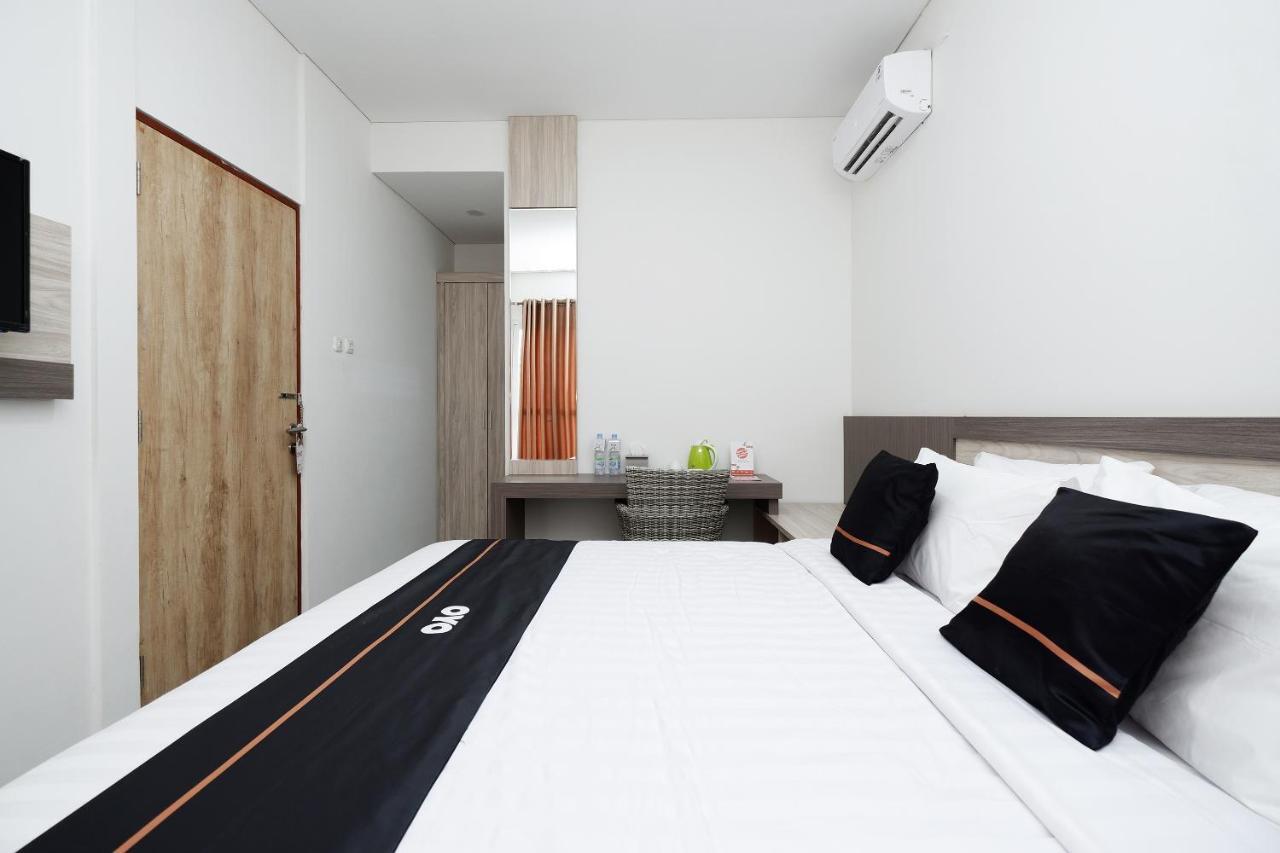 Hotel Oyo 2298 Jebres House Syariah Solo Zewnętrze zdjęcie