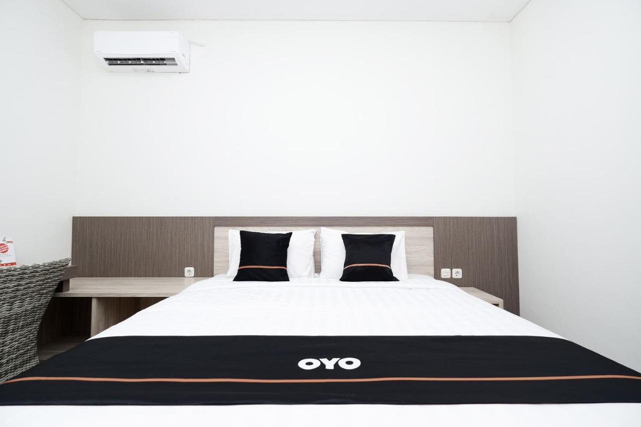 Hotel Oyo 2298 Jebres House Syariah Solo Zewnętrze zdjęcie