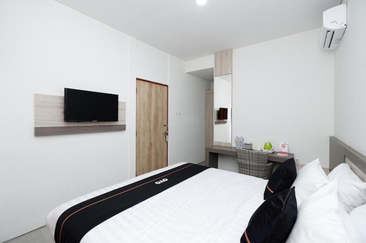 Hotel Oyo 2298 Jebres House Syariah Solo Zewnętrze zdjęcie